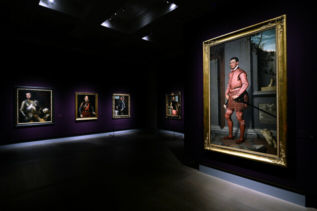 Paolo Veronese – Muž ve zlaté zbroji (obraz vlevo); © ph. Roberto Serra